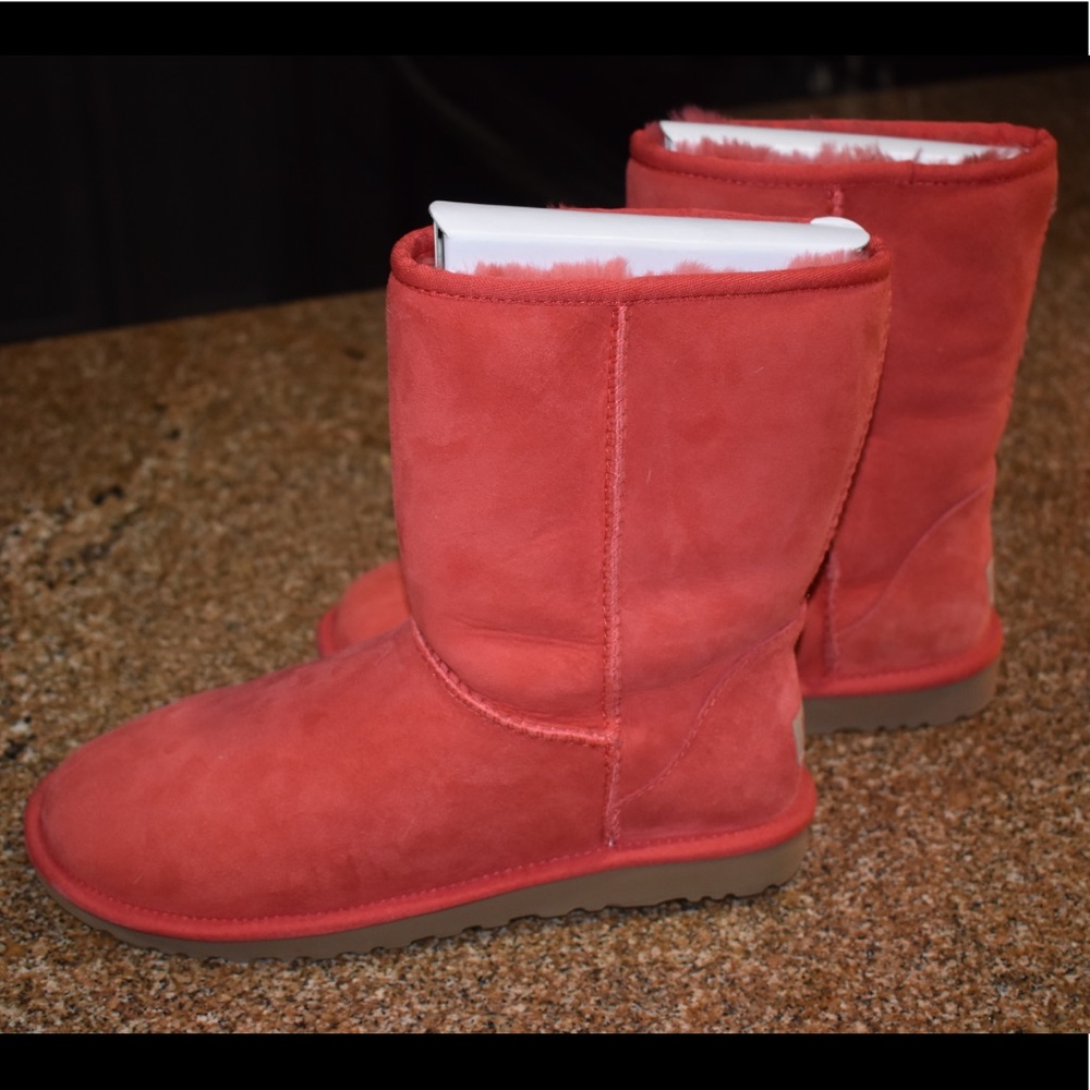 Coral colored short Uggs